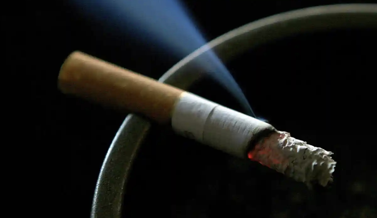 Legal smoking age in England could be raised to 21 – report