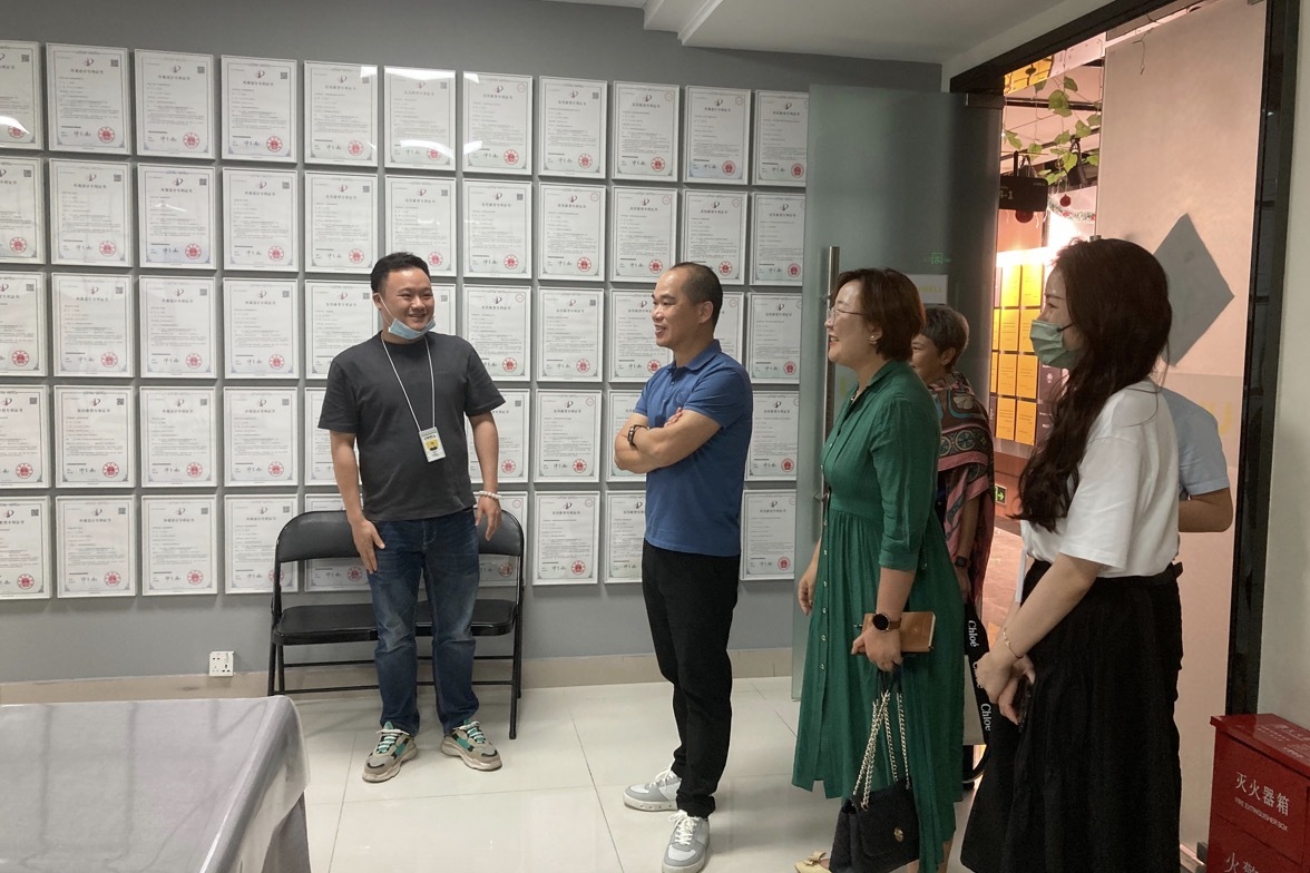 Secretary General of E-Cigarette Committee and His Party Visited UWELL Technology