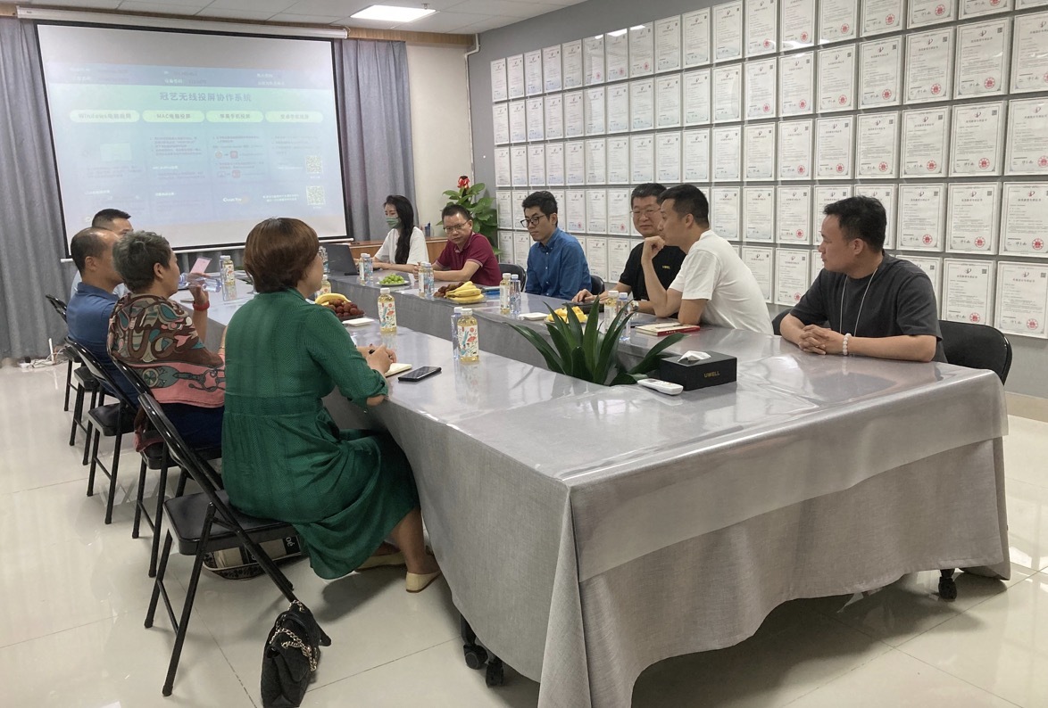 Secretary General of E-Cigarette Committee and His Party Visited UWELL Technology