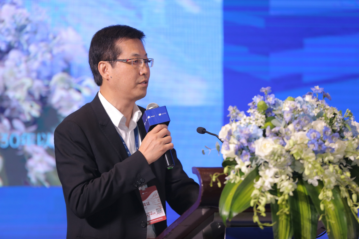 中国电子商会秘书长彭李辉、深圳机场集团副总经理王穗初于大会致辞:雾化行业砥砺前行,通达全球