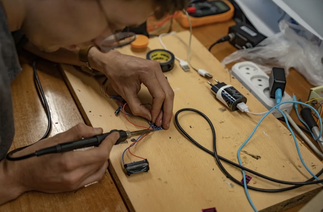 乌克兰使用废弃的一次性电子烟电池为无人机供电