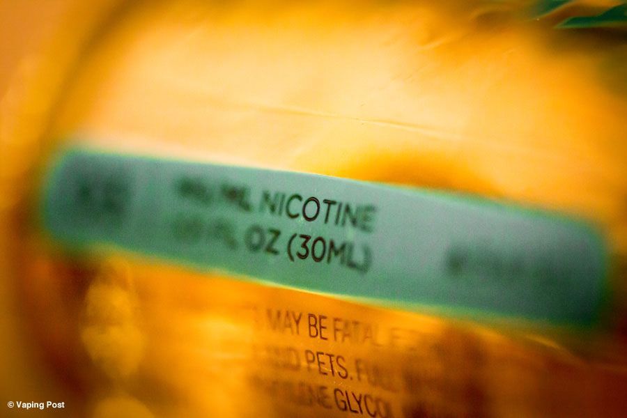 La conexión entre fumar y consumir alcohol
