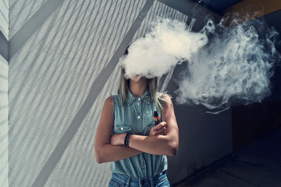 El vaping es una puerta de entrada al consumo de cigarrillos para los jóvenes canadienses, según una encuesta.
