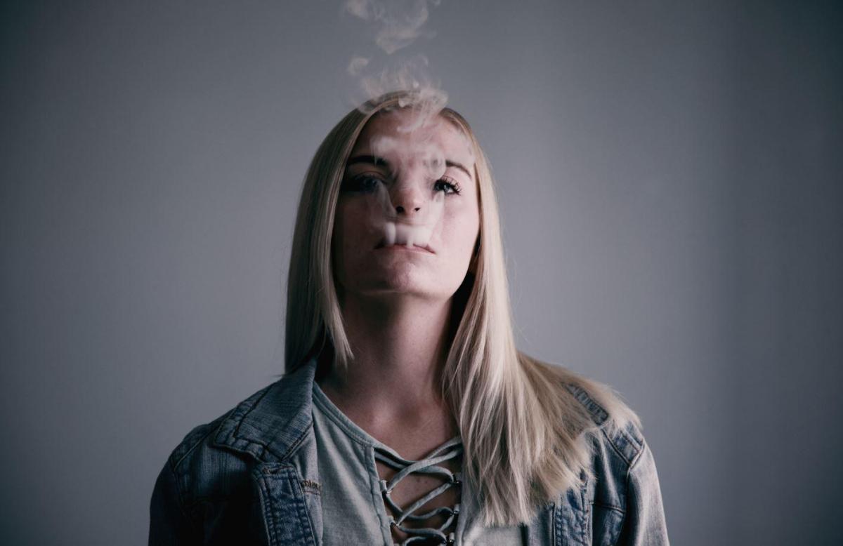 青少年使用电子烟问题引发全球各国关注