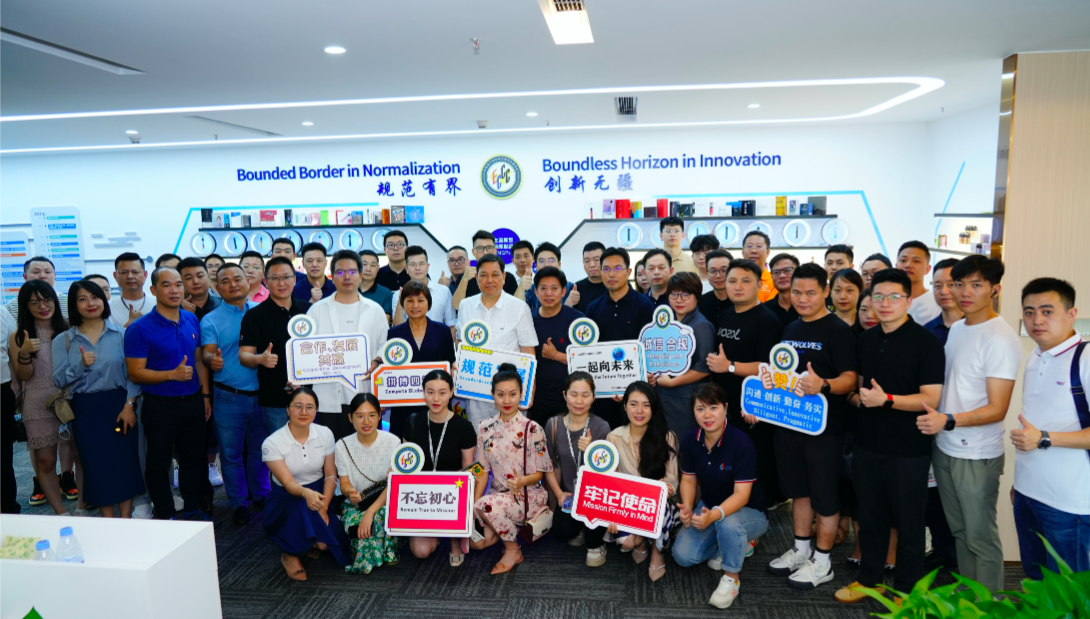 俄尼古丁联盟首席新闻官见证ECCC《合规经营承诺书》签署仪式