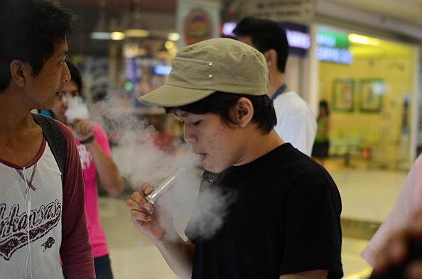 美国新泽西研究人员:电子烟的害处比传统香烟小几个数量级