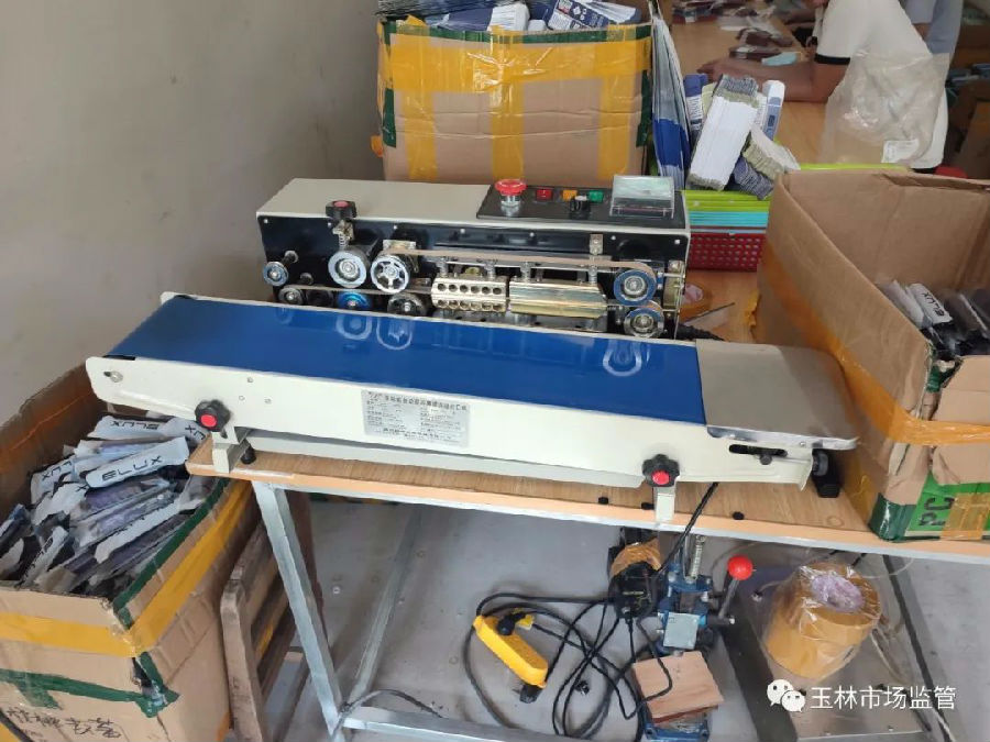 广西玉林市市场监管局联合多部门查获一起假冒注册商标电子烟案