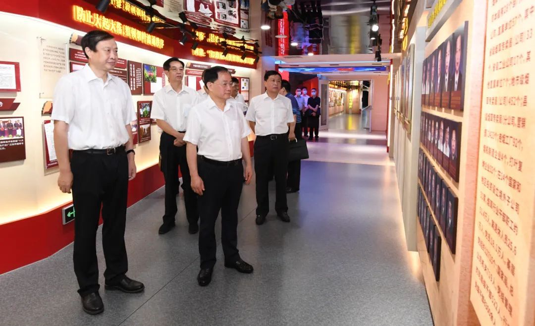 工业和信息化部党组书记金壮龙在国家局总公司调研