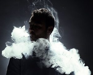 美国吸烟者一生在香烟上花费超过200万美元