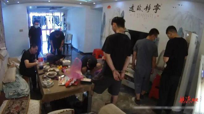 湖南一男子贩卖自制“上头”电子烟被捕