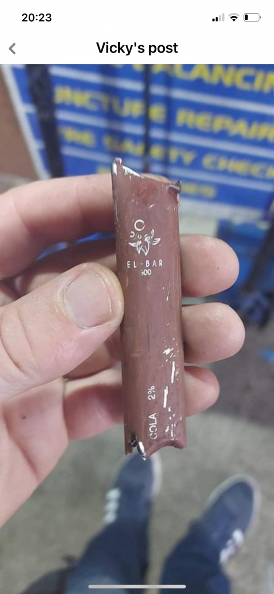 专家表示,汽车轮胎被废弃的一次性电子烟刺穿的问题越来越严重