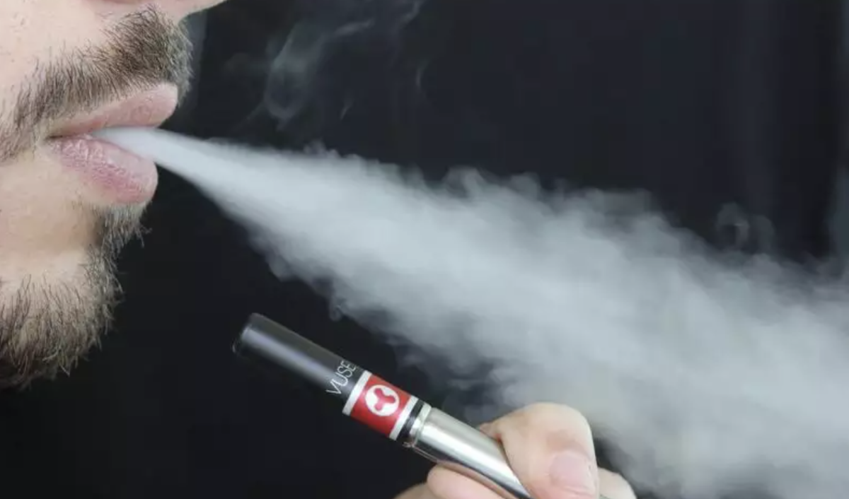 医生表示电子烟比传统香烟更具危害性