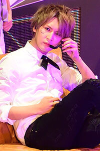 日本歌手佩戴电子烟 社交网站视频被强制删除