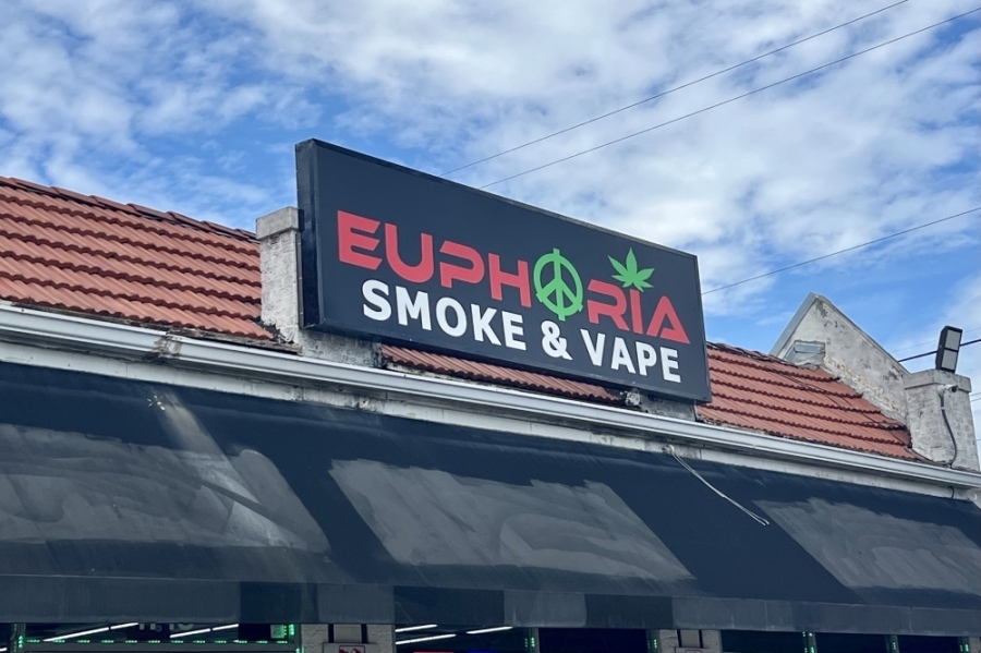 Euphoria Smoke and Vape 电子烟店现在美国蒙特罗斯开业