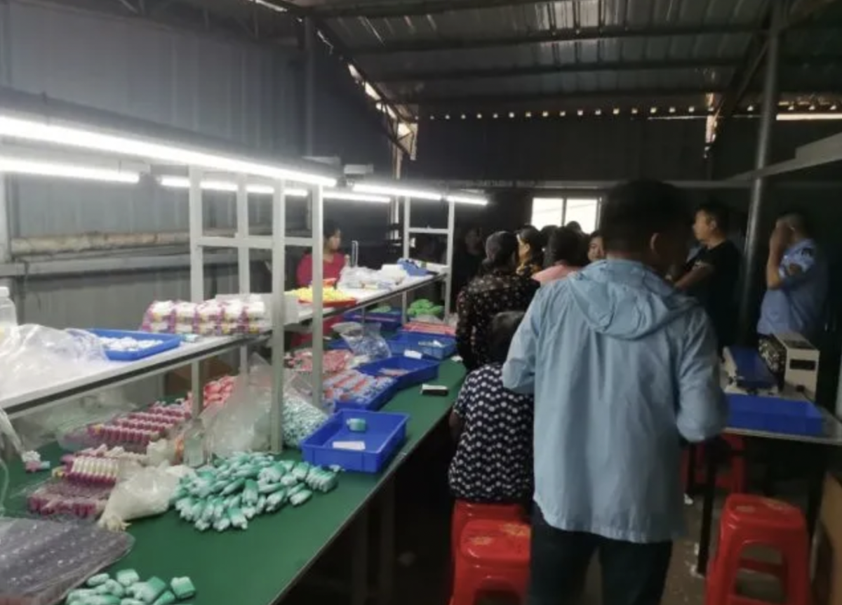 湖南常宁警方捣毁一制假电子烟窝点 抓获3名犯罪嫌疑人