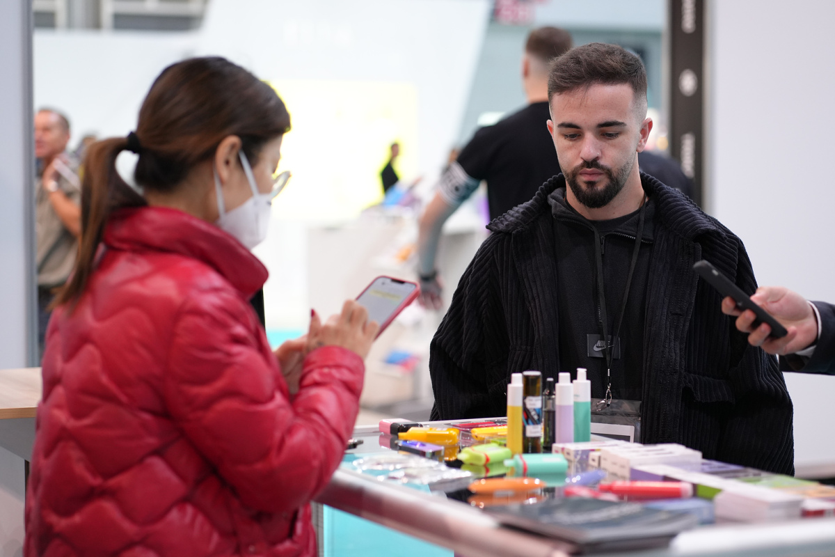 康尔亮相德展:让好酒走出巷子