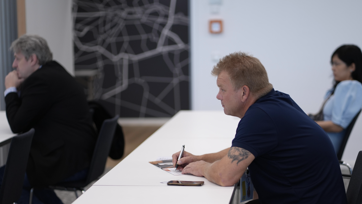 两个至上代表首次在多特蒙德展会演讲