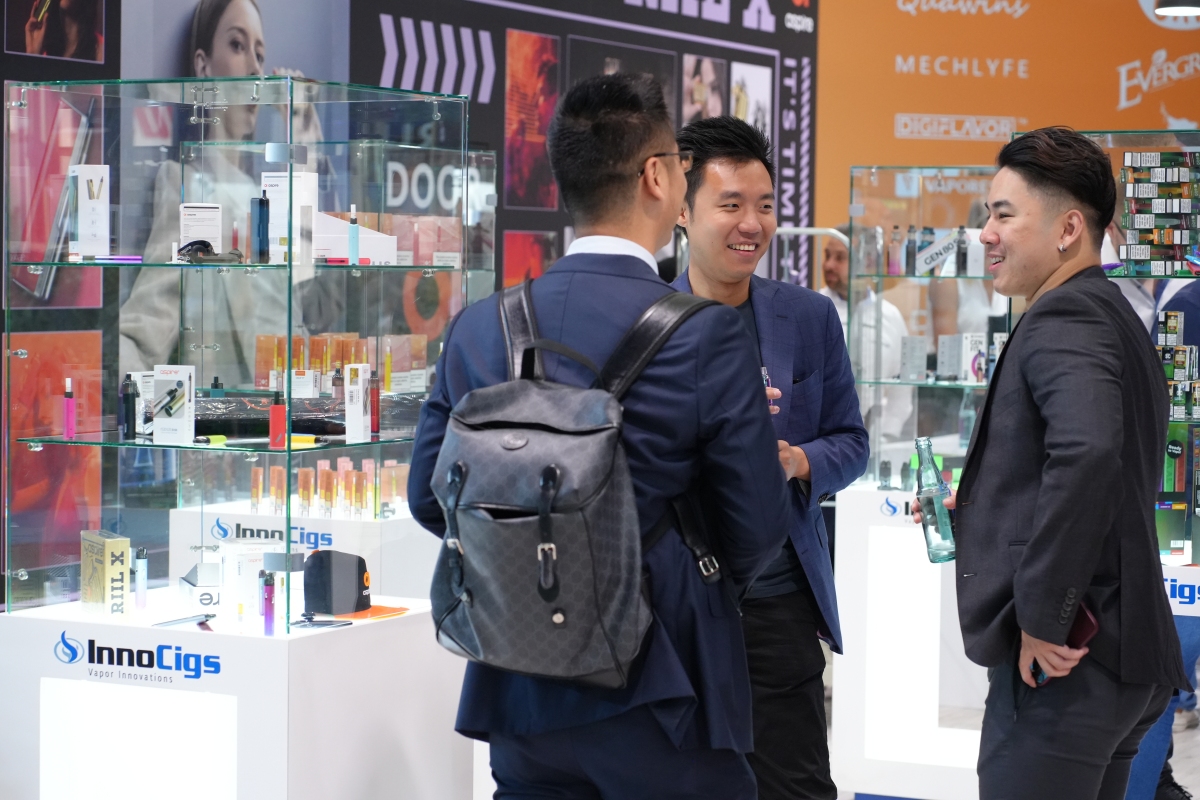 【图集】InnoCigs展台陈列多种中国电子烟