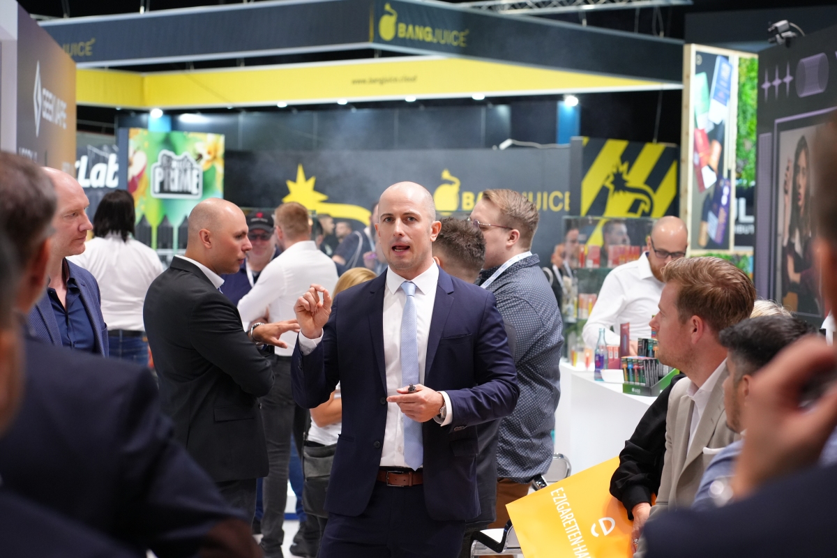 【图集】InnoCigs展台陈列多种中国电子烟