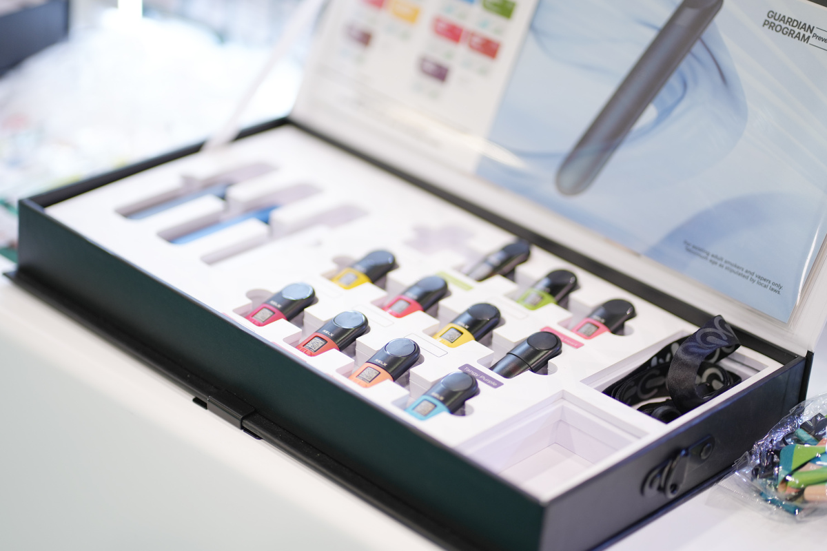 【图集】悦刻展台主推“无限”系列