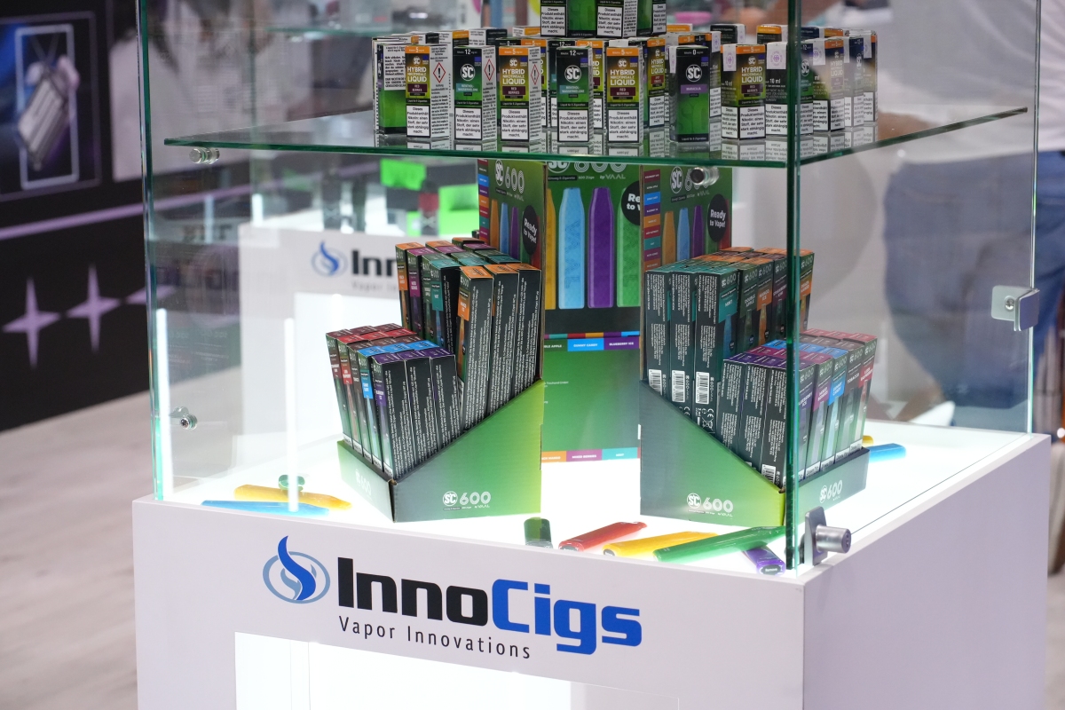 【图集】InnoCigs展台陈列多种中国电子烟