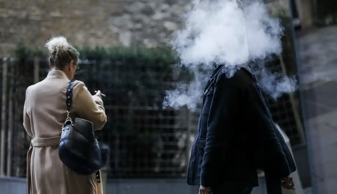 吸烟者改用电子烟会大幅降低疾病发生概率