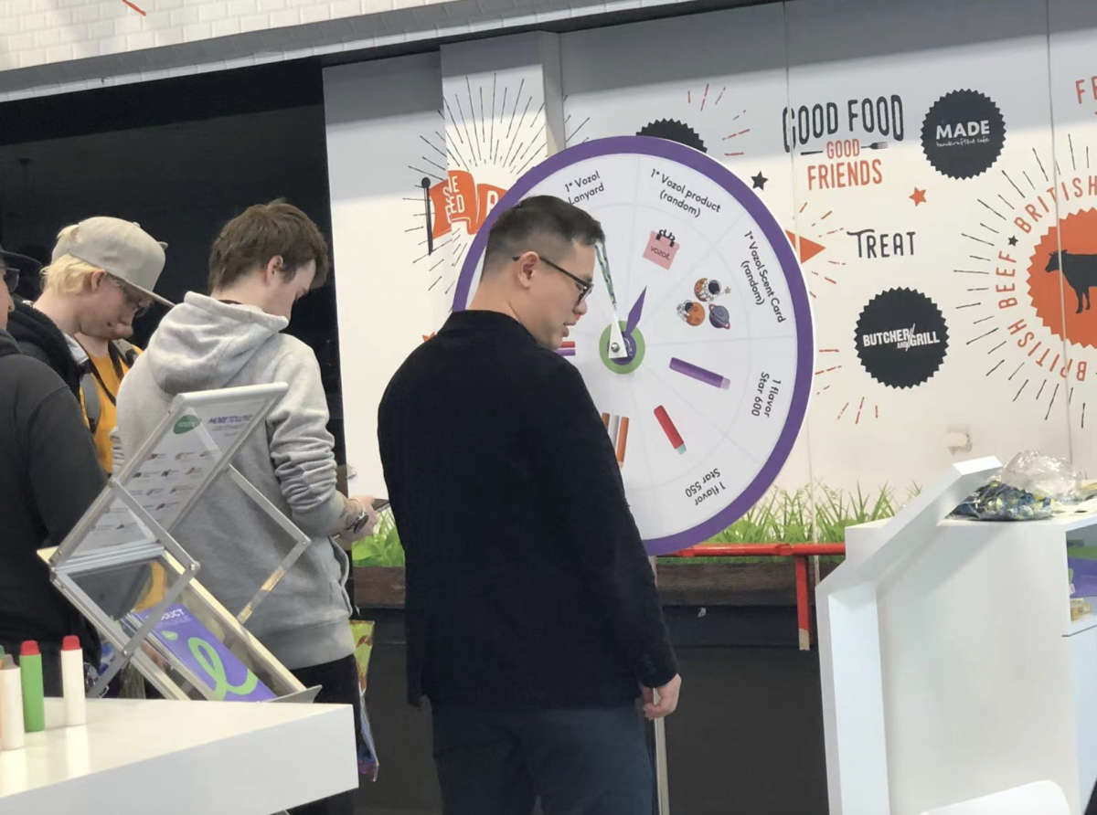 伯明翰烟草展第二日开幕 大批发烧友涌入