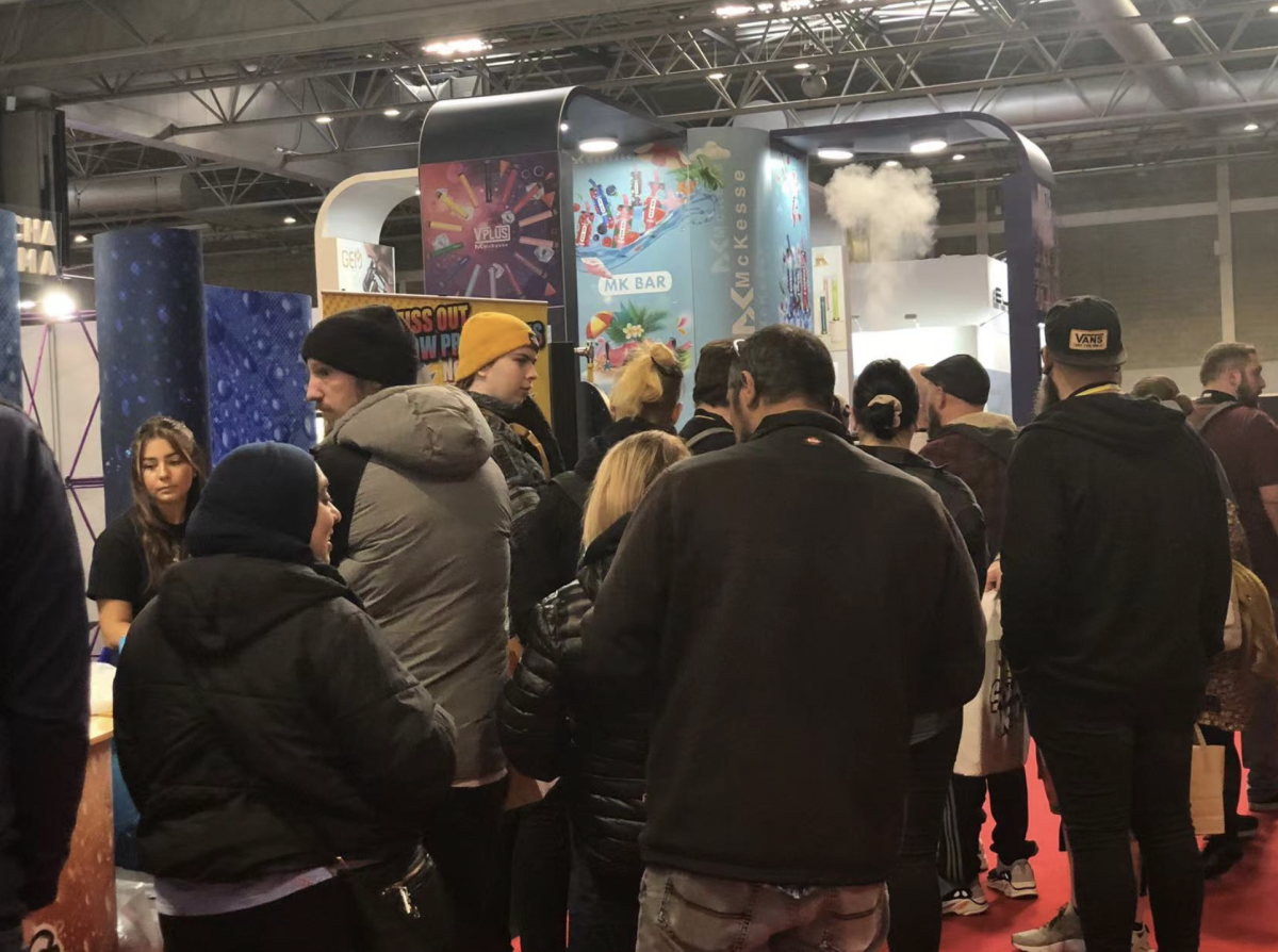 伯明翰烟草展第二日开幕 大批发烧友涌入