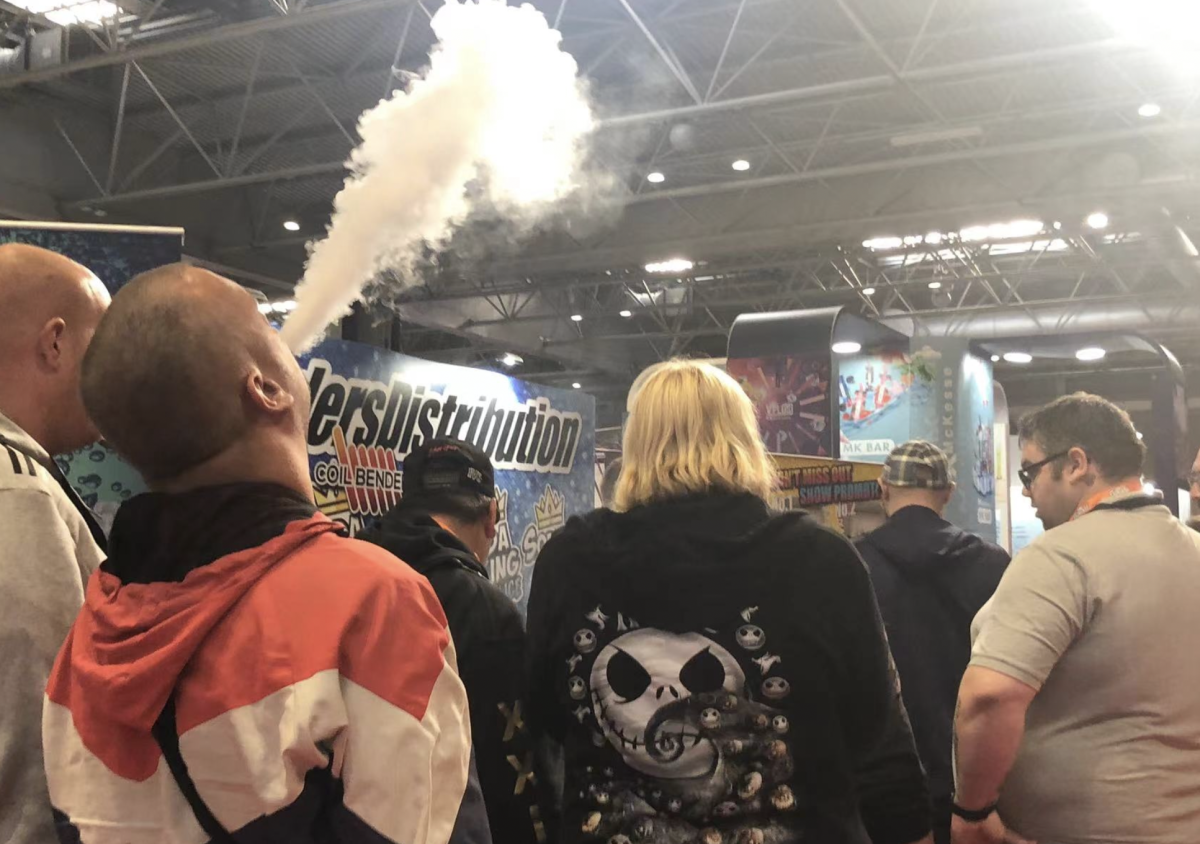 伯明翰烟草展第二日开幕 大批发烧友涌入