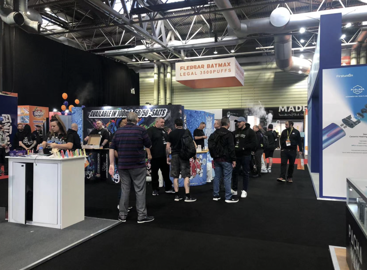 伯明翰烟草展第二日开幕 大批发烧友涌入