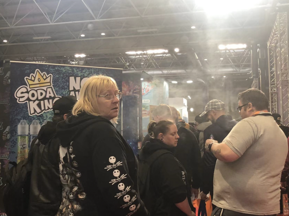 伯明翰烟草展第二日开幕 大批发烧友涌入