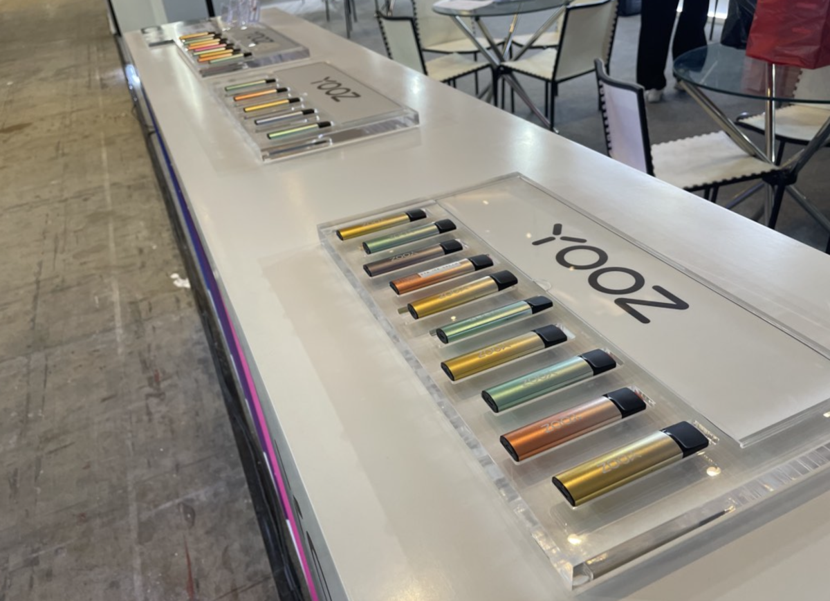 柚子推出磁吸充电功能电子烟产品