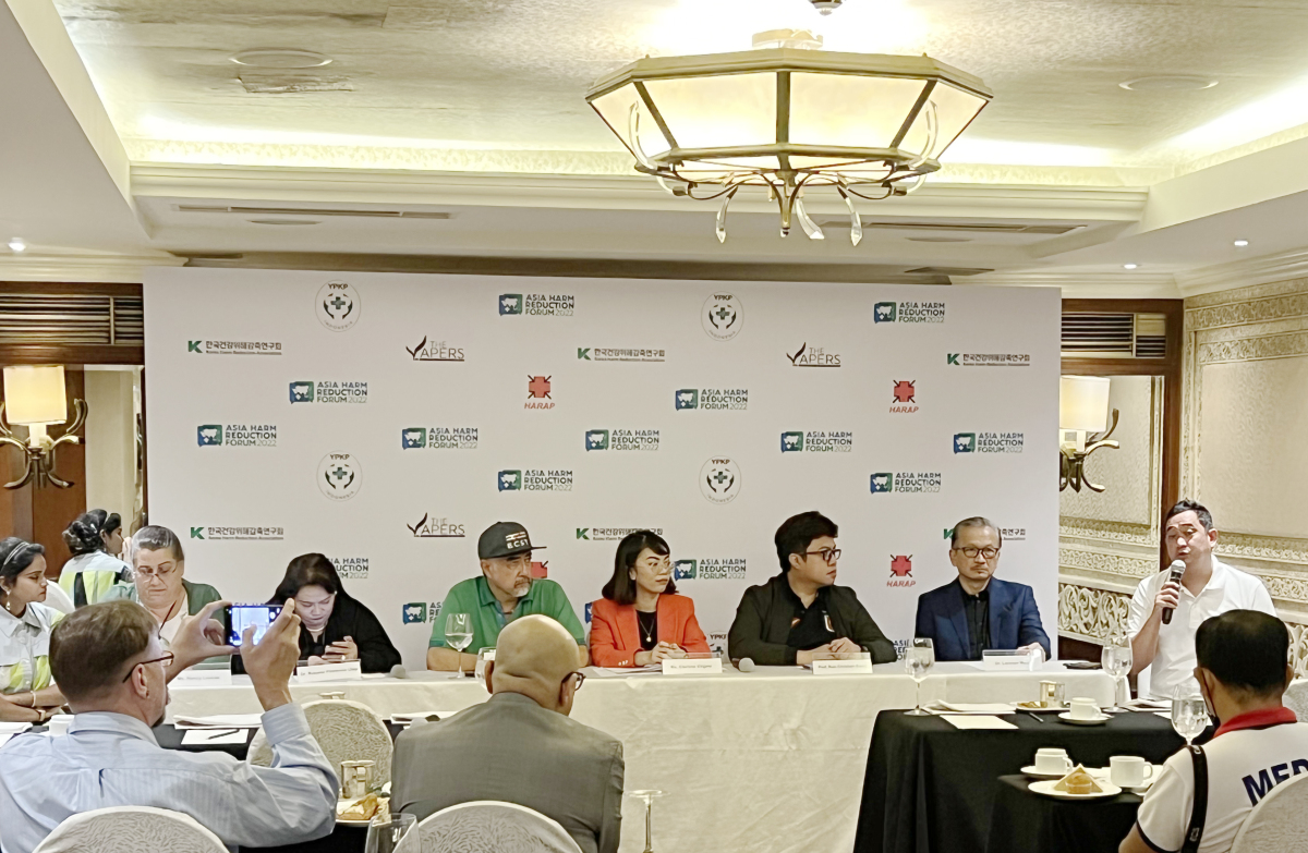 两个至上在AHRF论坛提问菲律宾电子烟法案相关问题