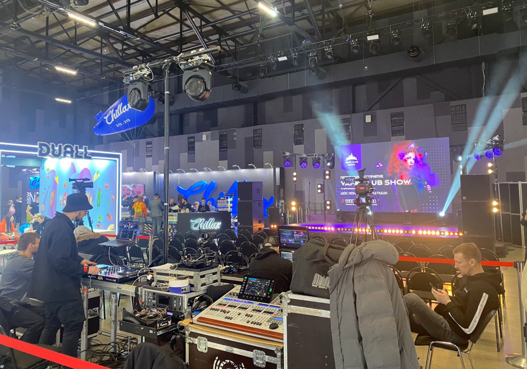 人偶 舞女 烟油调味赛——俄罗斯电子烟展会精彩集锦