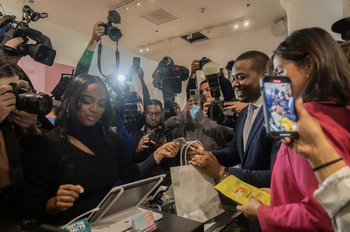 预告!两个至上实地探访纽约首家大麻店开业情况