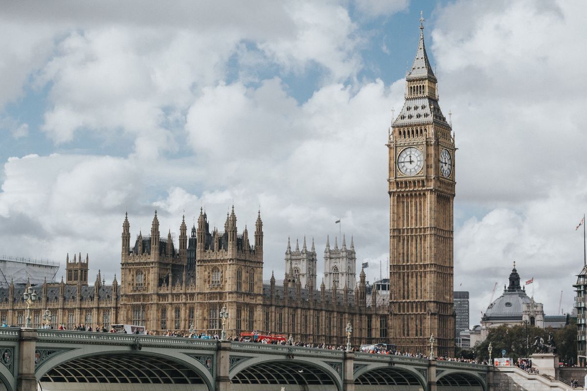 UK Aims to Cut Smoking Rate to 5% by Offering Vapes for Smokers