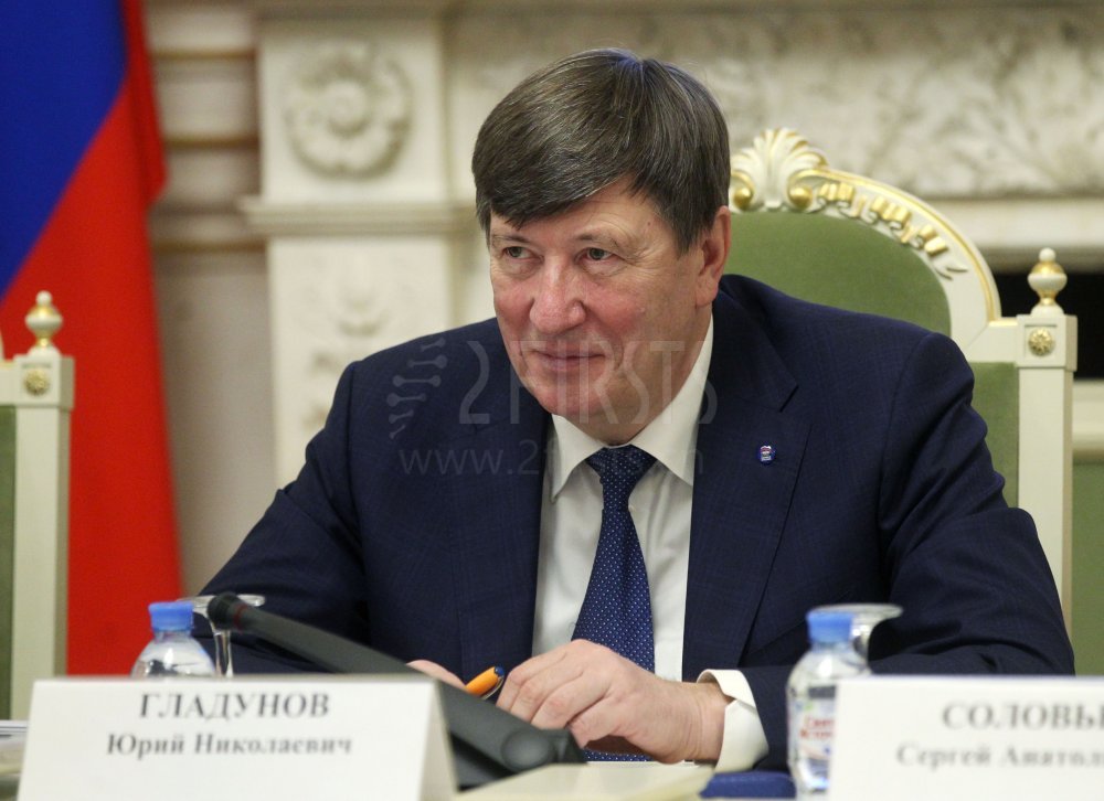 俄圣彼得堡议员拟议“世代禁烟令” 旨在隔绝烟草产品