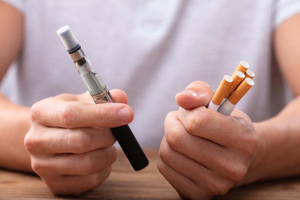 Las ventas de cigarrillos en el Reino Unido se redujeron a la mitad en tres años.