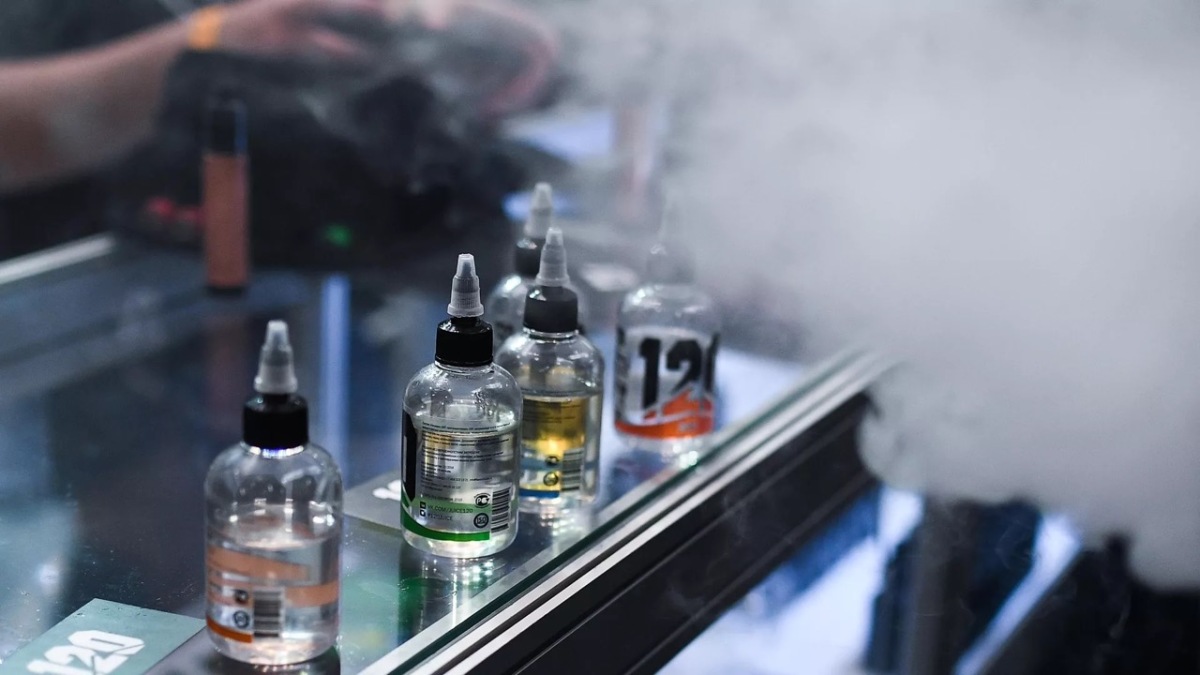 Rusia considera regular los productos de cigarrillos electrónicos y establecer penalidades por ventas a menores.