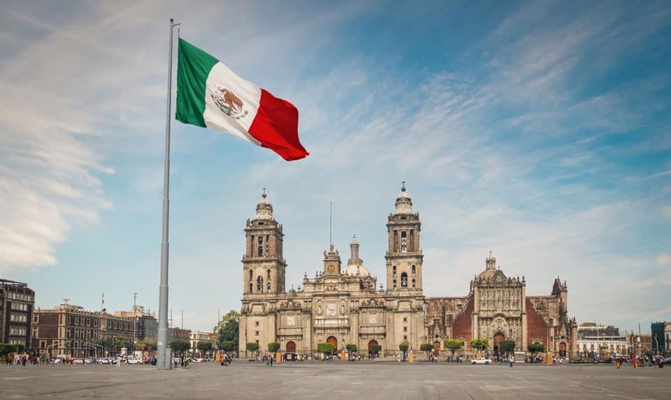 La prohibición de los cigarrillos electrónicos en México no logra reducir su uso pero incubra el mercado negro.