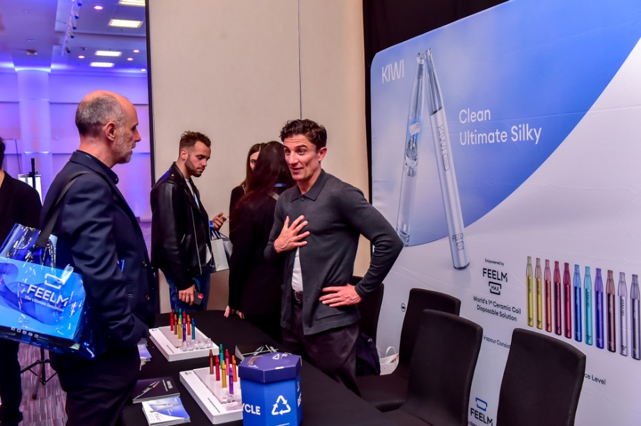 悦刻、KIWI、TW等与思摩尔合作 推出基于FEELM Max解决方案一次性