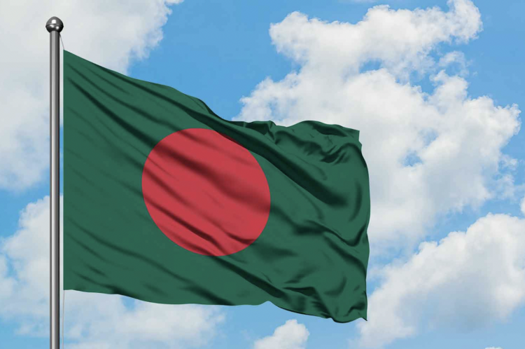Bangladesh considera prohibir los cigarrillos electrónicos y los sobres de nicotina.