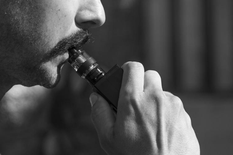 Kazajstán implementará la prohibición de los cigarrillos electrónicos.