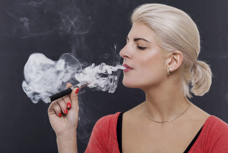 Alemania impone impuestos al tabaco en el líquido de los cigarrillos electrónicos.
