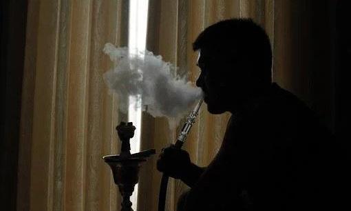 Los peligros de fumar cachimba, cigarrillos electrónicos y vapear.