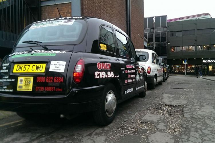 Coventry considera prohibir los cigarrillos electrónicos en los taxis.