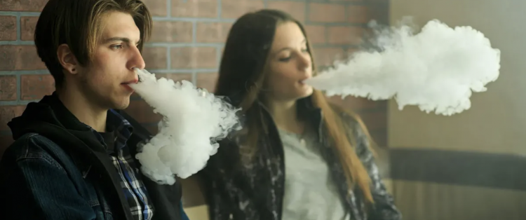 Nuevo estudio revela gas tóxico en los cigarrillos electrónicos de cannabis.