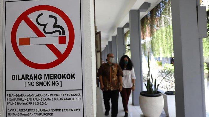 La ciudad de Surabaya impone multas por violaciones de la Ley de tabaquismo