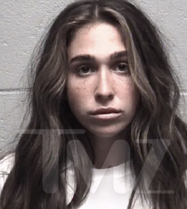La hija de Kim Zolciak, Ariana, niega haber conducido bajo los efectos del alcohol y admite haber consumido THC.
