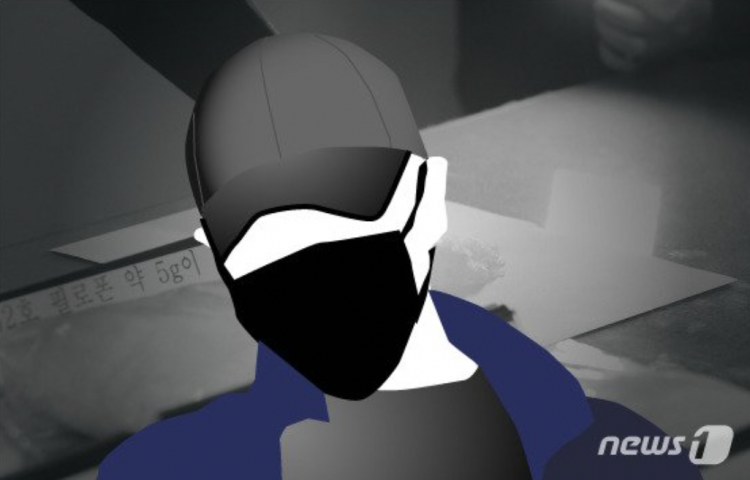 Hombre recibe libertad condicional por comprar drogas con criptomonedas.